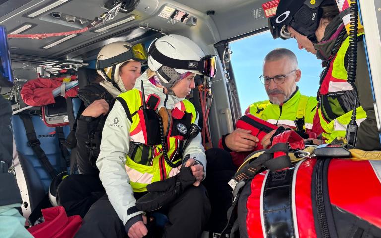 599502468_867404415879552_5765146784647274826_n