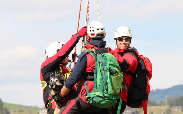 Hunde_Hubschrauber&uuml;bung(336)@Gabi_Broschek-Noisternig