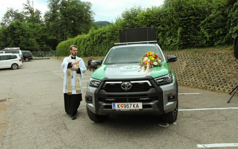 Pfarrer_Wegscheider_Segnung1