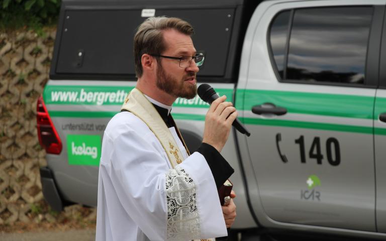 Pfarrer_Wegscheider_Segnung