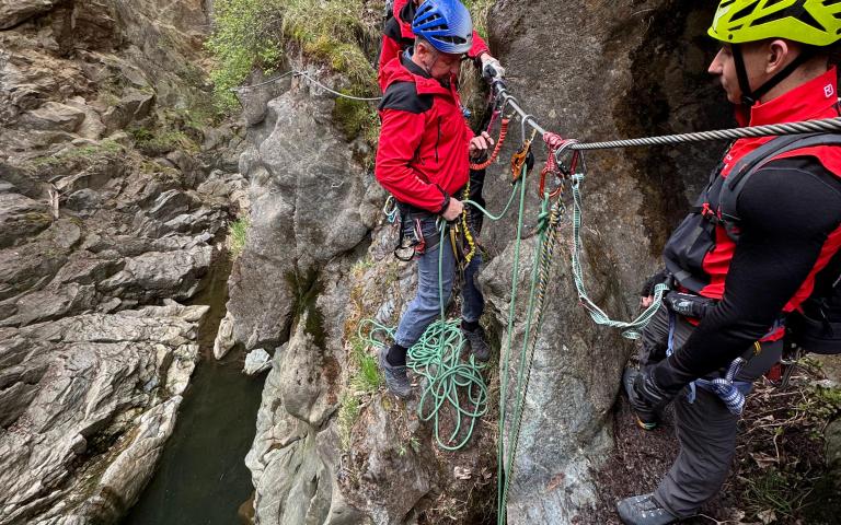 845f7807-f23d-40e0-b3b6-2efac6e2e694